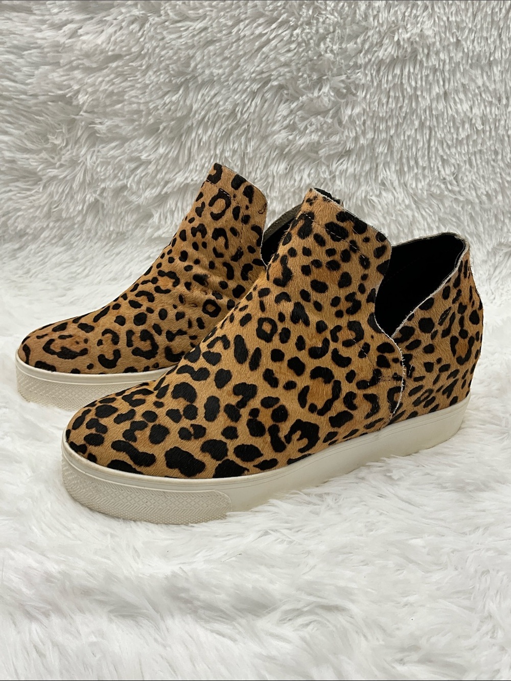 Steve Madden Sneakers Size 8 Tan Leopard Print Slip on
